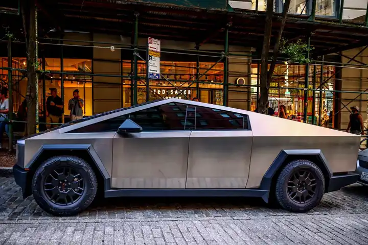 Tesla 700 Bin Aracı Geri Çağırıyor! Model Y de Etkilendi